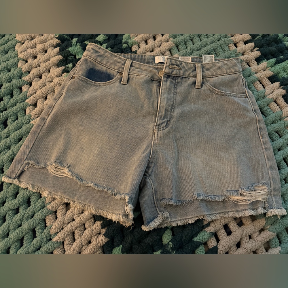 Women’s denim Jean short light wash size 4 small NEW